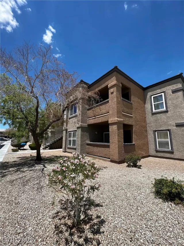 MLS: 2427882 Condo For Sale