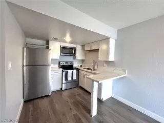 Photo #4: 2427888 Listing 