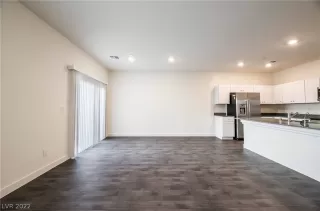 Photo #3: 2427890 Listing 