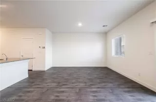 Photo #6: 2427890 Listing 