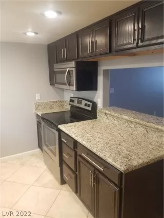 Photo #4: 2427900 Listing