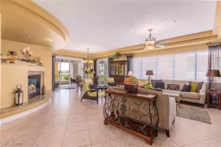 Photo #3: 2427904 Listing