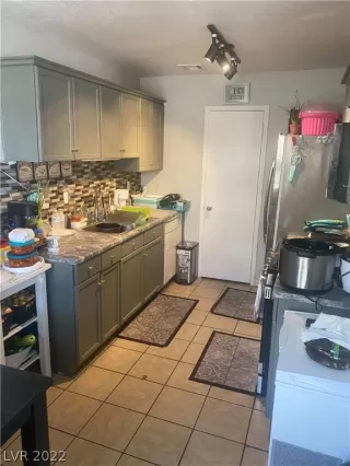 Photo #3: 2427910 Listing