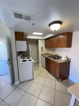 Photo #4: 2427924 Listing 