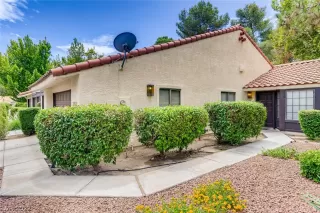 Photo #2: 2427965 Listing