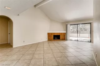 Photo #3: 2427965 Listing