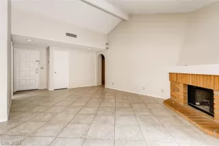 Photo #5: 2427965 Listing