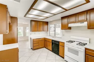 Photo #6: 2427965 Listing