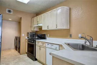 Photo #4: 2427972 Listing 