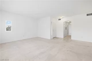 Photo #4: 2427979 Listing