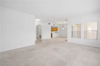 Photo #5: 2427979 Listing