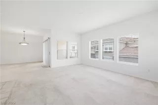 Photo #6: 2427979 Listing