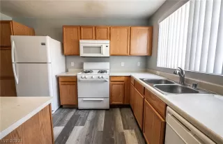 Photo #4: 2428065 Listing 