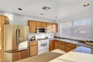 Photo #4: 2428078 Listing 