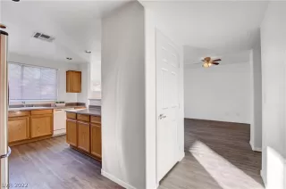 Photo #6: 2428078 Listing 