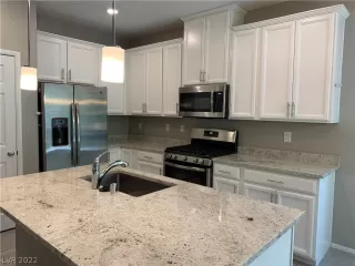 Photo #3: 2428105 Listing 