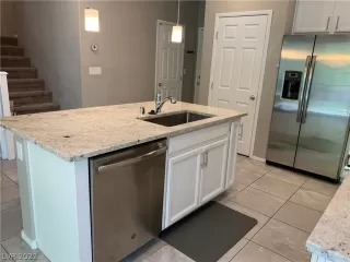 Photo #5: 2428105 Listing 