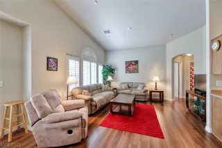 Photo #4: 2428116 Listing