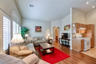 Photo #6: 2428116 Listing