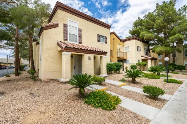 MLS: 2428126 Condo For Sale