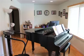 Photo #5: 2428181 Listing