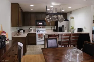 Photo #6: 2428181 Listing