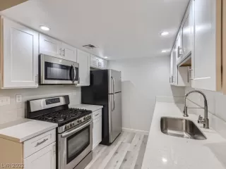 Photo #1: 2428239 Listing