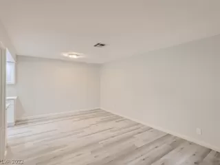 Photo #3: 2428239 Listing