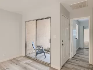 Photo #4: 2428239 Listing