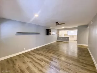 Photo #2: 2428241 Listing 