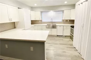 Photo #6: 2428241 Listing 
