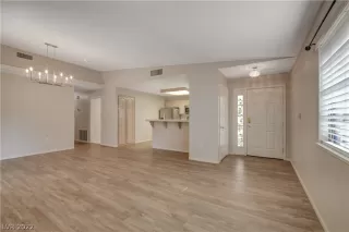 Photo #5: 2428269 Listing