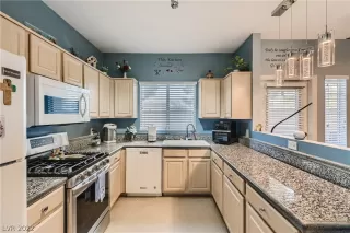 Photo #2: 2428286 Listing