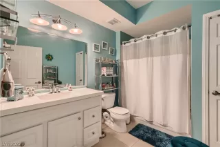 Photo #5: 2428286 Listing