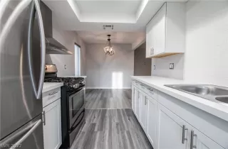 Photo #3: 2428290 Listing