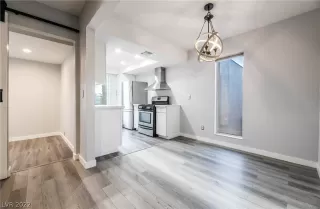 Photo #4: 2428290 Listing