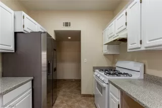 Photo #5: 2428297 Listing