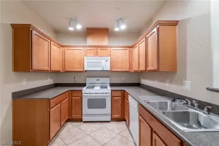 Photo #1: 2428317 Listing 