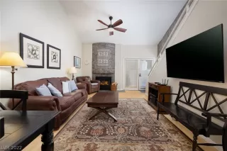 Photo #2: 2428343 Listing