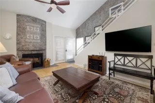 Photo #3: 2428343 Listing