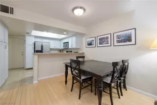 Photo #5: 2428343 Listing