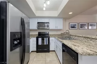 Photo #6: 2428343 Listing