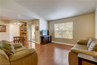 Photo #4: 2428353 Listing