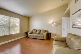 Photo #6: 2428353 Listing