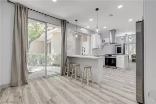 Photo #3: 2428357 Listing