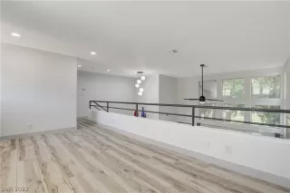 Photo #4: 2428357 Listing