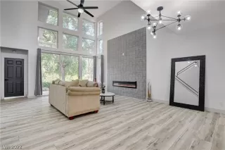 Photo #6: 2428357 Listing