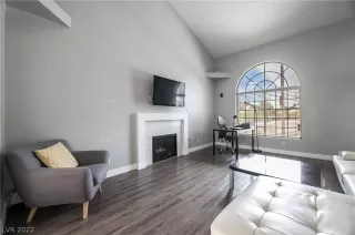 Photo #3: 2428363 Listing