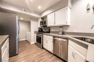 Photo #5: 2428363 Listing