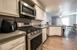 Photo #6: 2428363 Listing